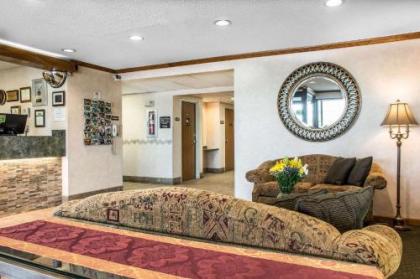 Econo Lodge Arena - image 13