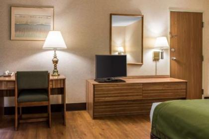Econo Lodge Arena - image 4
