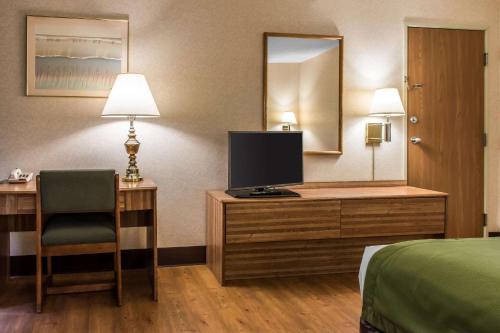 Econo Lodge Arena - image 4