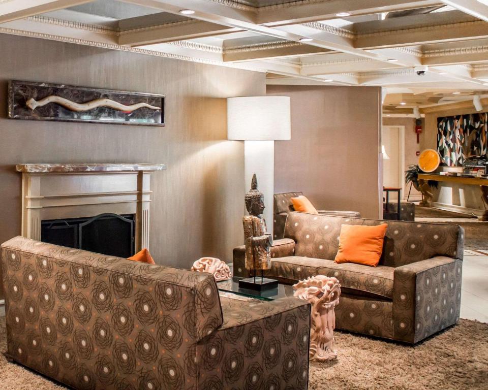 The Woodlands Inn Ascend Hotel Collection - image 2