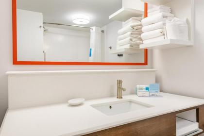 Hampton Inn Wilkesboro - image 15
