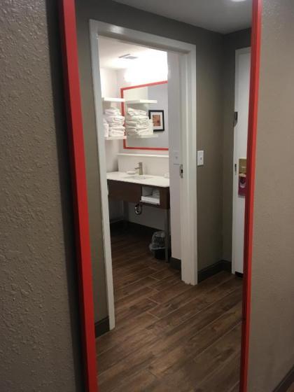 Hampton Inn Wilkesboro - image 9