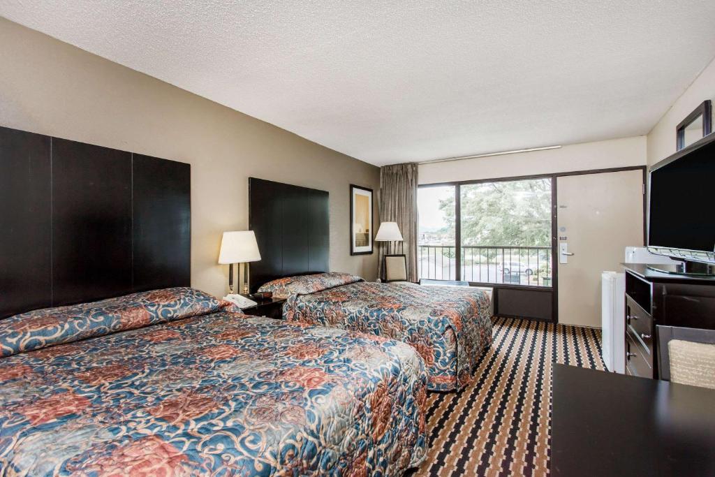 Days Inn by Wyndham Wilkesboro - image 3