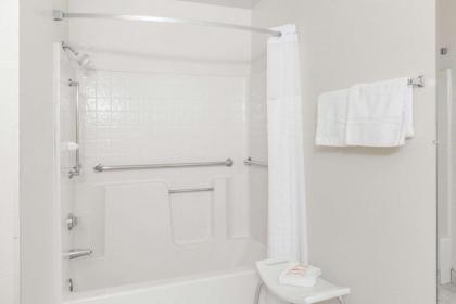 Days Inn by Wyndham Willcox - image 2