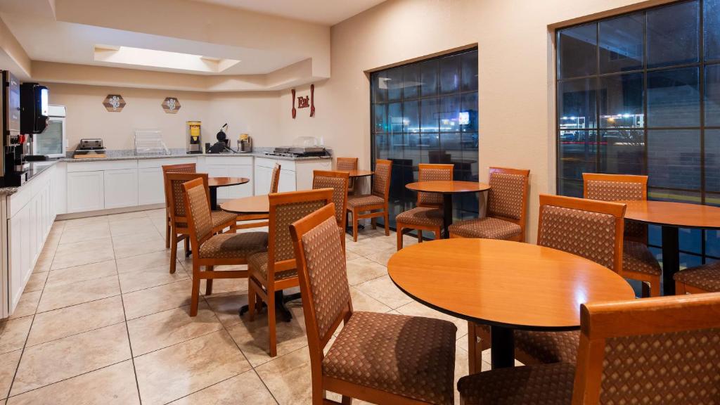 SureStay Plus Hotel by Best Western Willcox - image 7