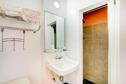 OYO Hotel Rose's Willcox - North Haskell Ave - image 12