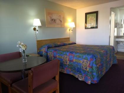 Motel 8 Willcox - image 2