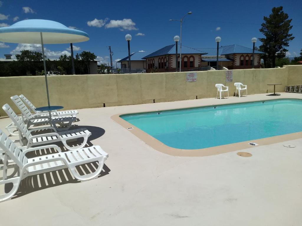 Motel 8 Willcox - image 7