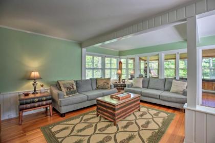 Williams Bay Home with Fire Pit -Blocks to LakeandBeach - image 10