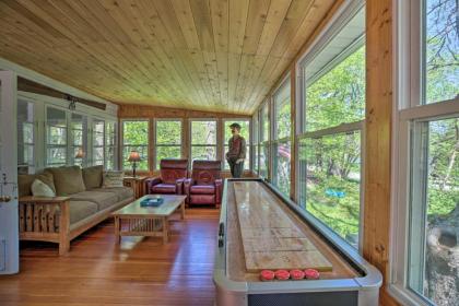 Williams Bay Home with Fire Pit -Blocks to LakeandBeach - image 11