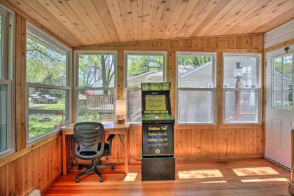 Williams Bay Home with Fire Pit -Blocks to LakeandBeach - image 12