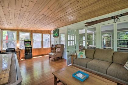 Williams Bay Home with Fire Pit -Blocks to LakeandBeach - image 13