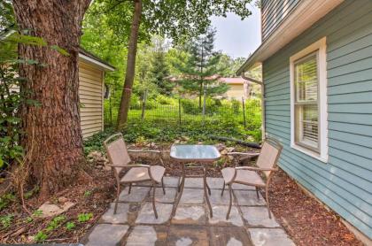 Williams Bay Home with Fire Pit -Blocks to LakeandBeach - image 5