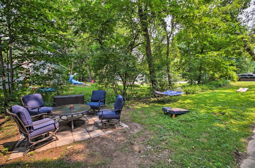 Williams Bay Home with Fire Pit -Blocks to LakeandBeach - image 6
