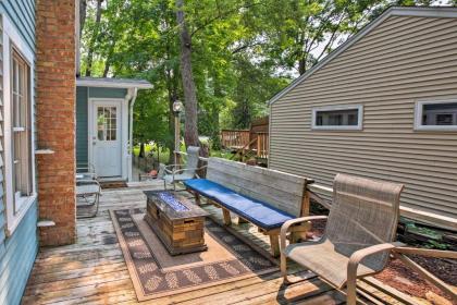 Williams Bay Home with Fire Pit -Blocks to LakeandBeach - image 7