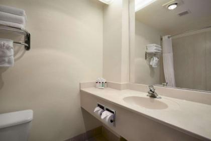 Ramada by Wyndham Williams - image 10