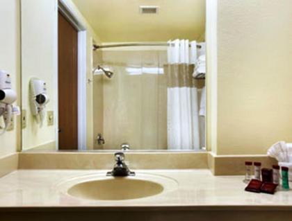 Ramada by Wyndham Williams - image 15