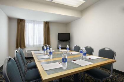 Ramada by Wyndham Williams - image 9