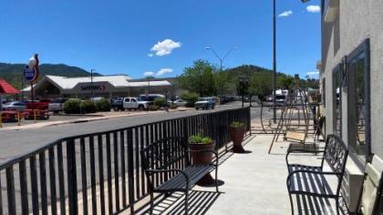 Budget Host Inn Williams - image 3