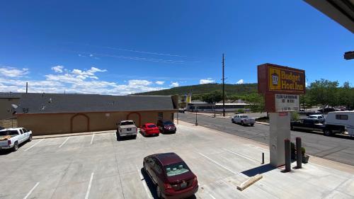 Budget Host Inn Williams - image 4