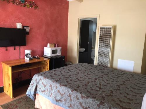 Highlander Motel - image 3