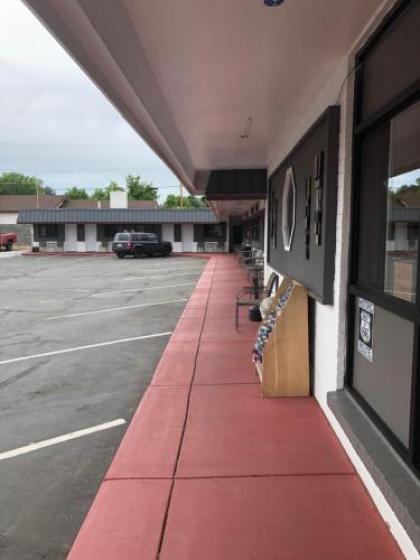 Highlander Motel - image 5