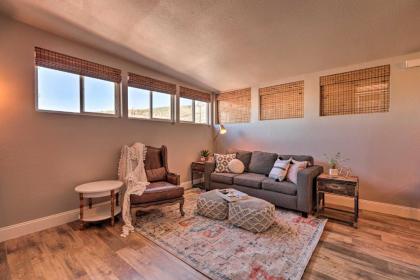 Luxe Route 66 Condo with A and C Near Grand Canyon Rail! - image 4