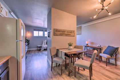 Luxe Route 66 Condo with A and C Near Grand Canyon Rail! - image 8