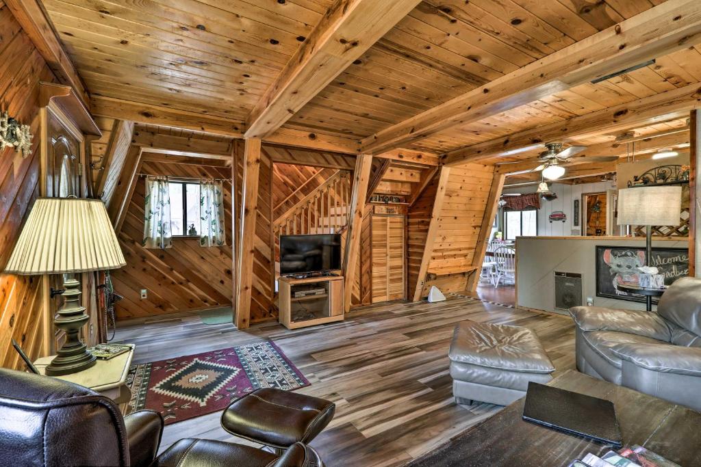 Rustic Pet-Friendly Cabin Near Grand Canyon! - image 3