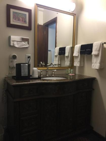 Crest Country Inn - image 3