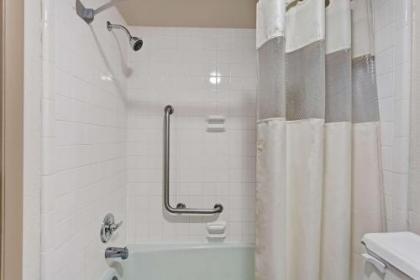 Travelodge by Wyndham Williamsburg Colonial Area - image 5