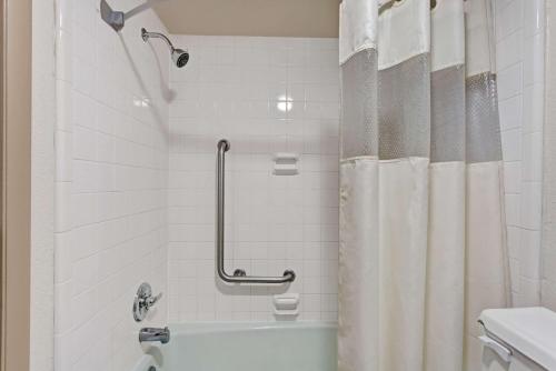 Travelodge by Wyndham Williamsburg Colonial Area - image 5