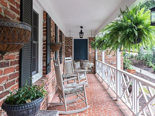 Colonial Gardens - image 2