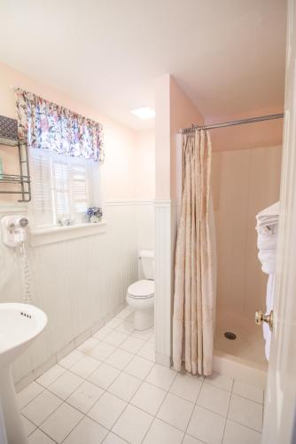 Cedars of Williamsburg Bed & Breakfast - image 5
