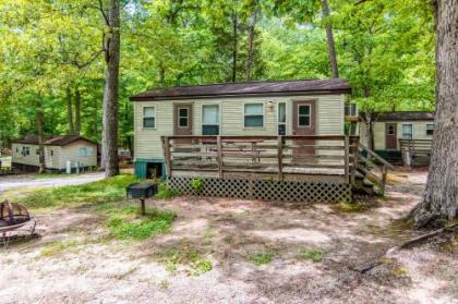 Williamsburg Camping Resort One Bedroom Cabin 3 - image 2