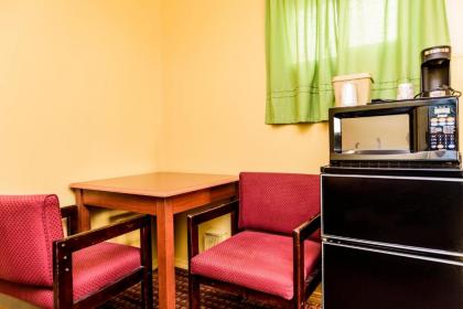 Budget Inn Williamsville - image 5