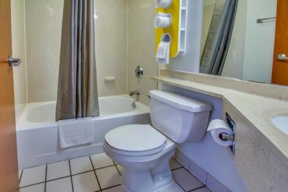 Motel 6-Buffalo NY - Airport - Williamsville - image 2