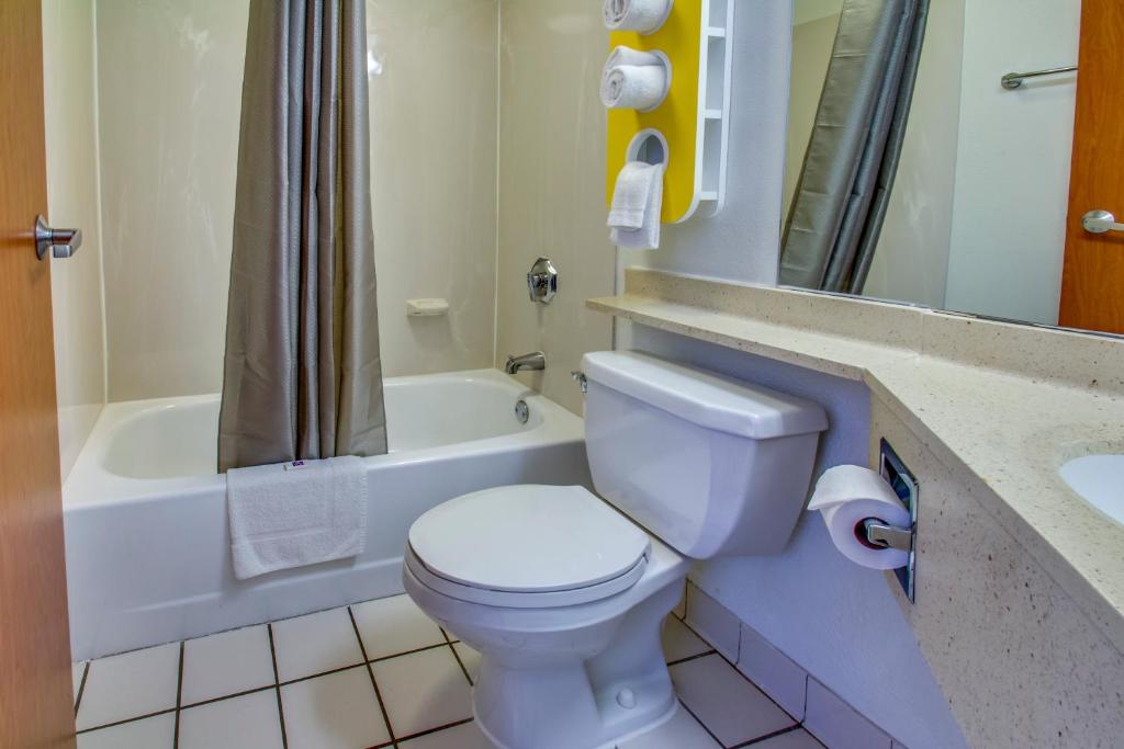 Motel 6-Buffalo NY - Airport - Williamsville - image 2