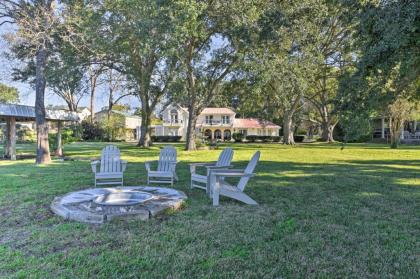 modern Lake Conroe House with Lakefront Park and Deck Texas