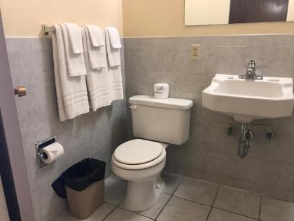 Edgewood Motel - image 4