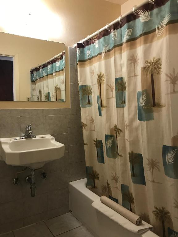 Edgewood Motel - image 5