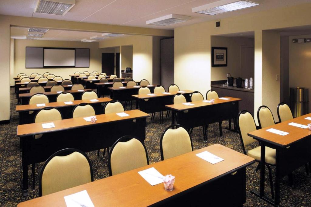 Hampton Inn Philadelphia/Willow Grove - image 7