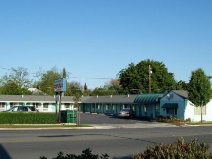 Economy Inn - image 11