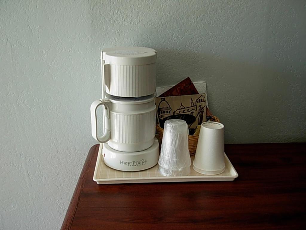 Economy Inn - image 4