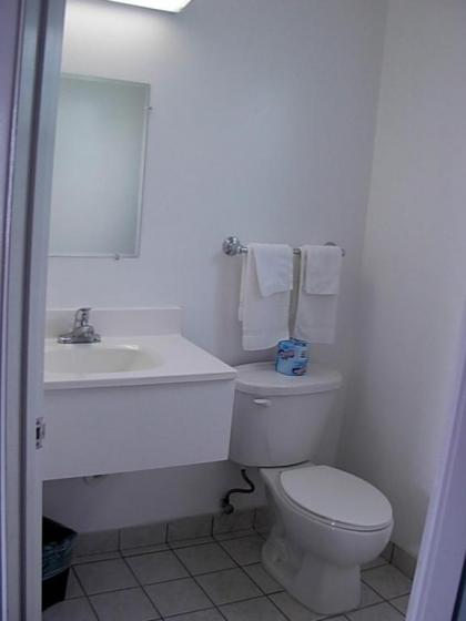 Economy Inn - image 7