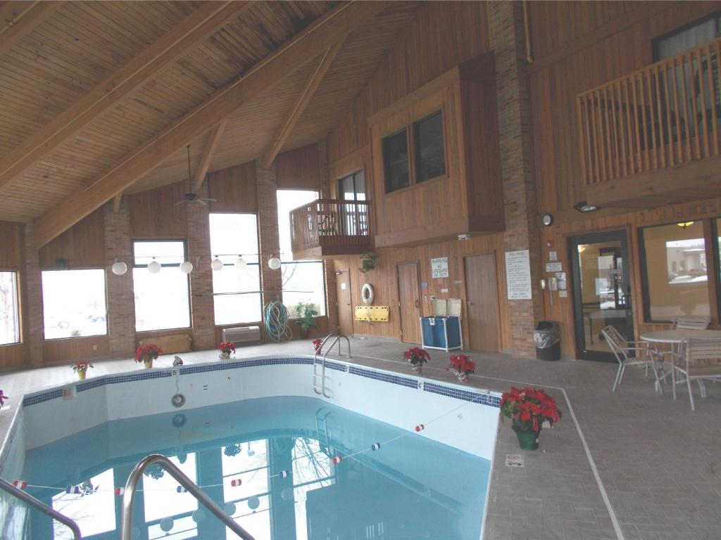 Royalton Inn and Suites Wilmington - image 5