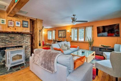 Vermont Getaway with Deck   6 miles to mt Snow