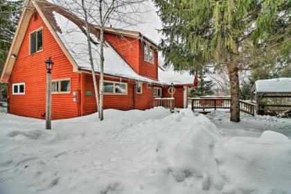 Vermont Getaway with Deck - 6 Miles to Mt Snow! - image 2