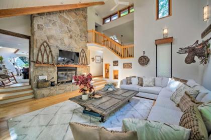 Wilmington Retreat with Deck Lake Views and Game Room - image 1
