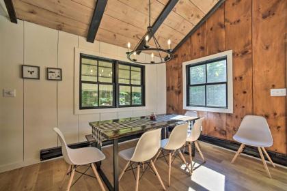 Sleek Cabin with Deck 8Mi to Mount Snow and Hikes! - image 6